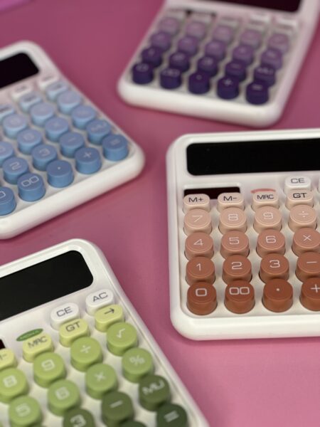 ماشین حساب دکمه رنگی